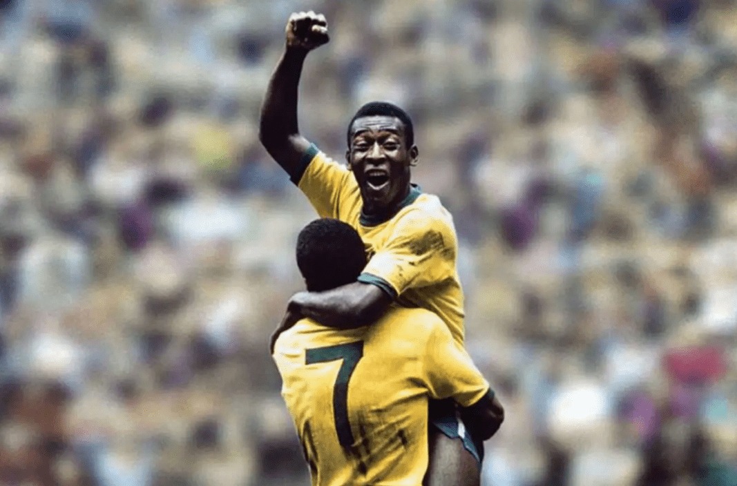 Um ano após morte, mundo continua rendendo seu louvor a Pelé, Edson e Dico