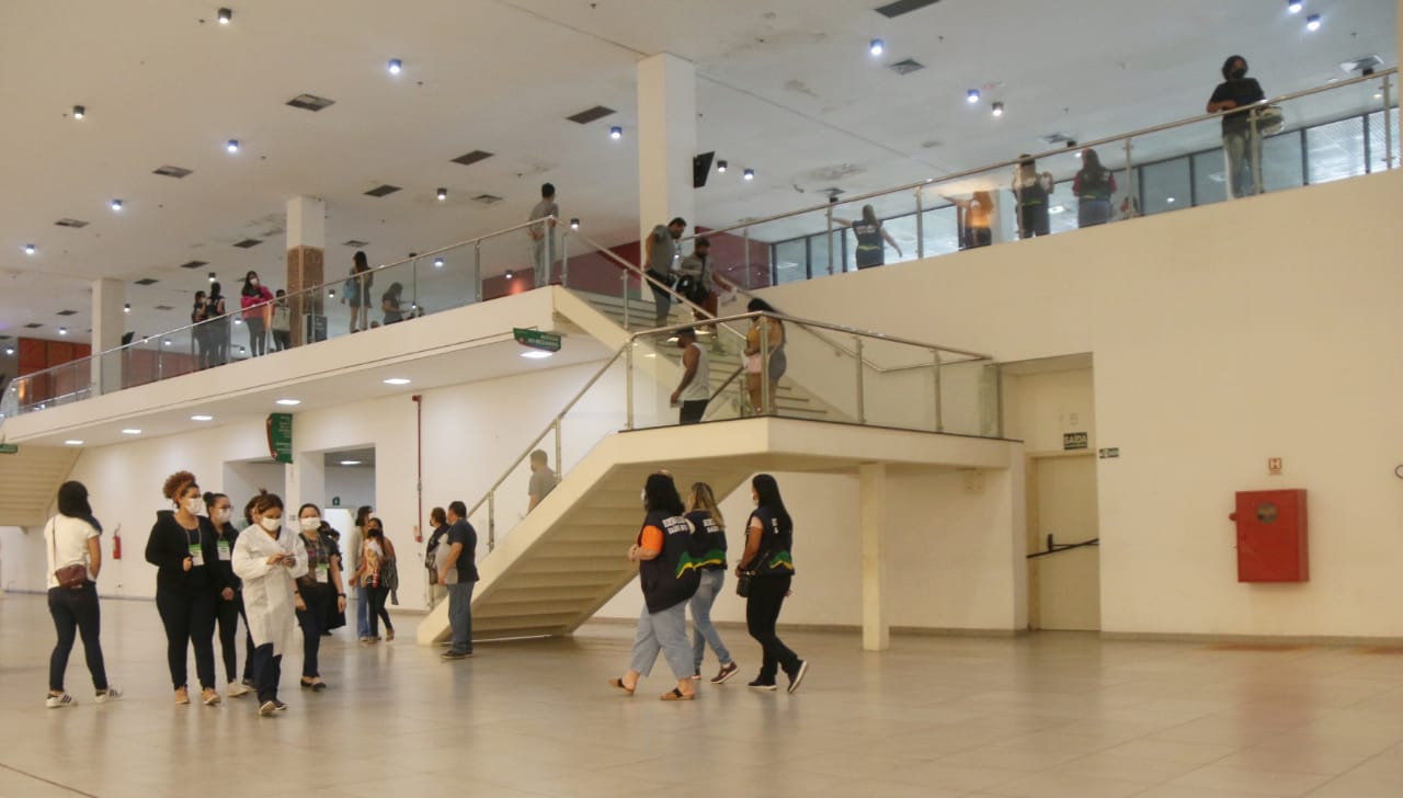 Vasco Vasques tem vacinação tranquila na tarde de hoje em Manaus