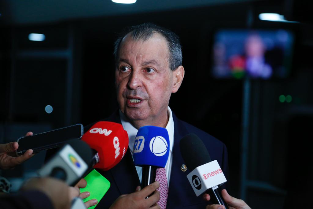 Omar é escolhido para presidir CPI da Braskem no Senado