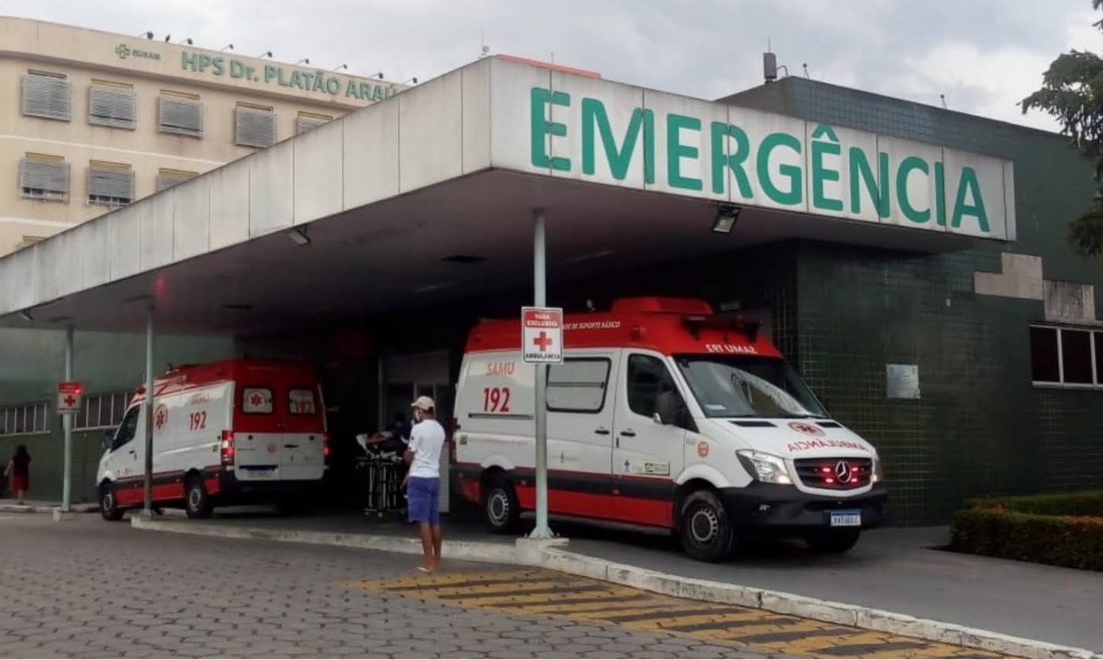 Jovem é baleado nas nádegas em rua de Manaus