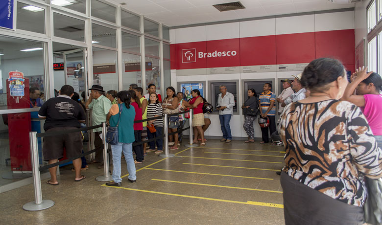 Tempo de cliente perdido em fila do Bradesco resulta em multa do Procon