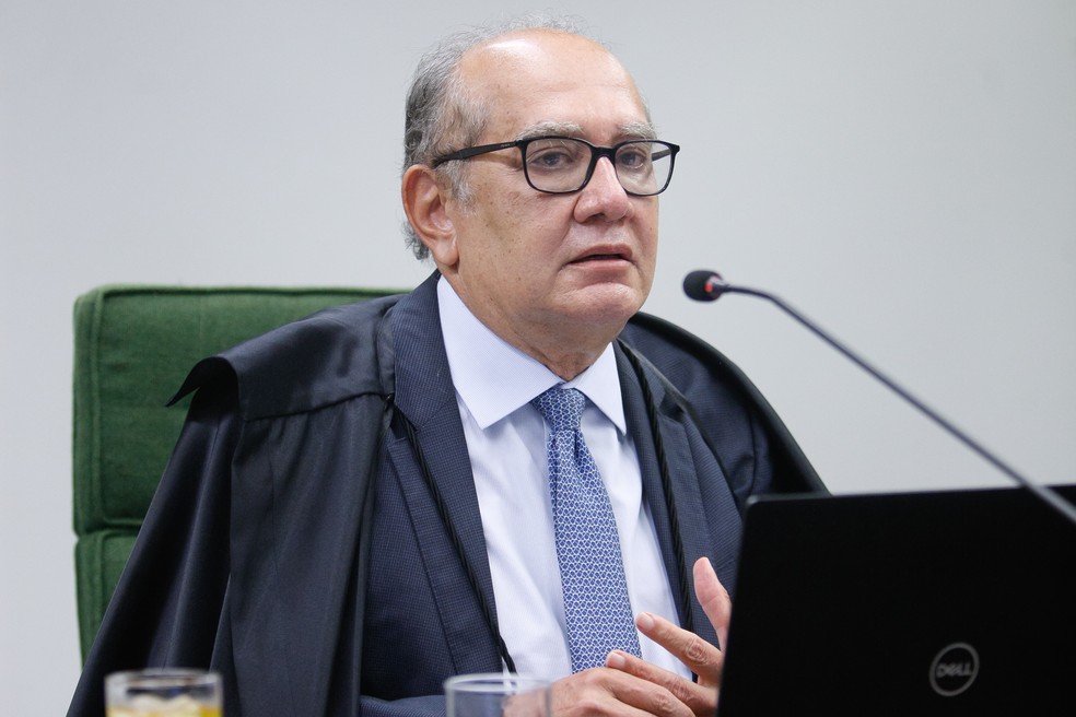 Gilmar Mendes toma 1ª dose da vacina contra Covid-19 