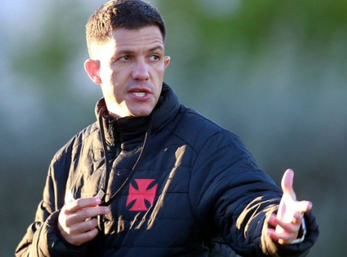 Barbieri pede desculpa à torcida do Vasco após fala de 'Santos acostumado à elite'