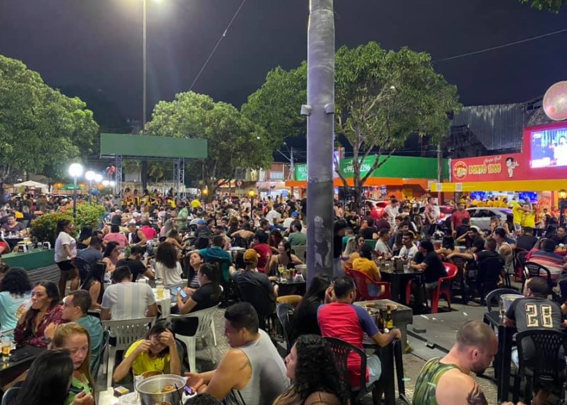 Bares na Praça do Eldorado são interditados após aglomerações em Manaus