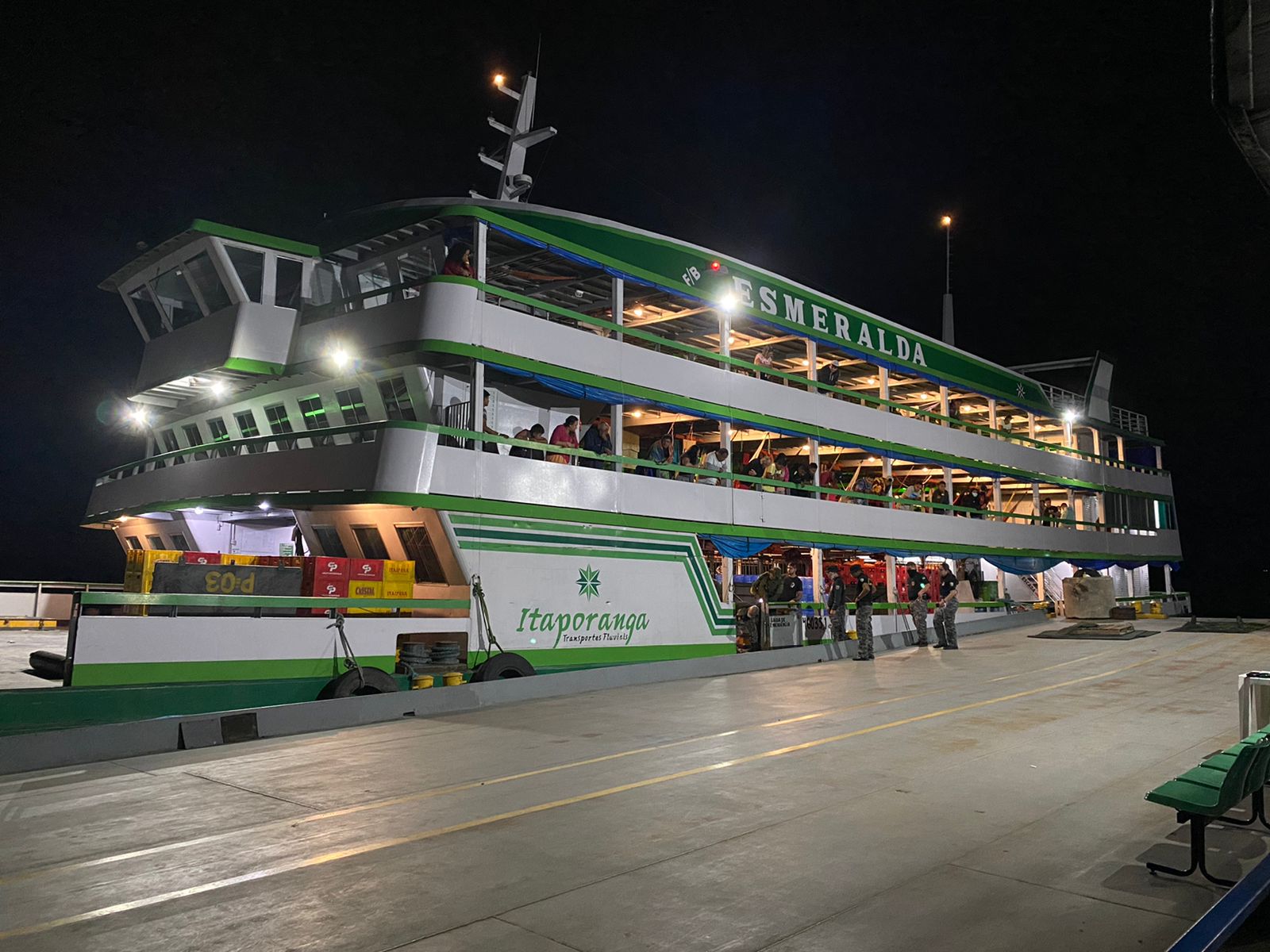 Polícia apreende barco com colunas de ferro entupidas de drogas no Amazonas