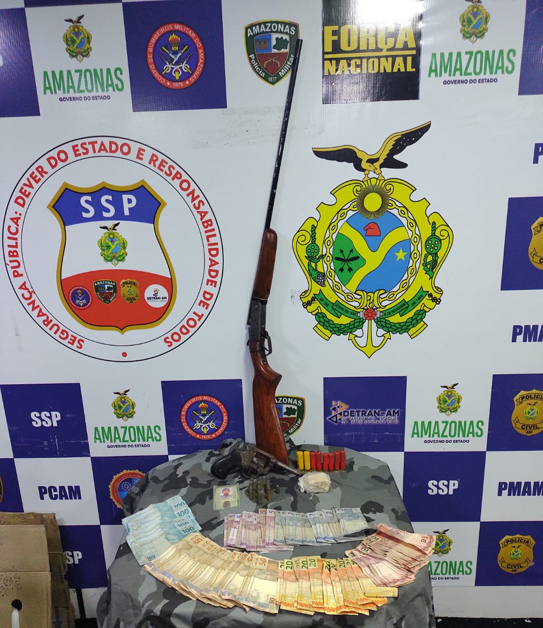 Traficante é preso com armas, drogas e mais de R$ 5 mil no Amazonas