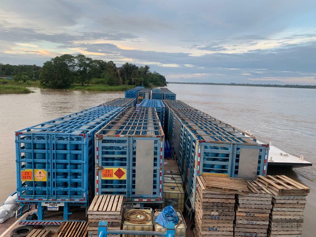 Mais de 22 mil botijas de gás são apreendidas em embarcação no Amazonas