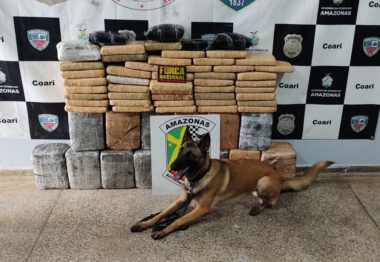 Mais de 100 kg de drogas são apreendidas em embarcação no Amazonas