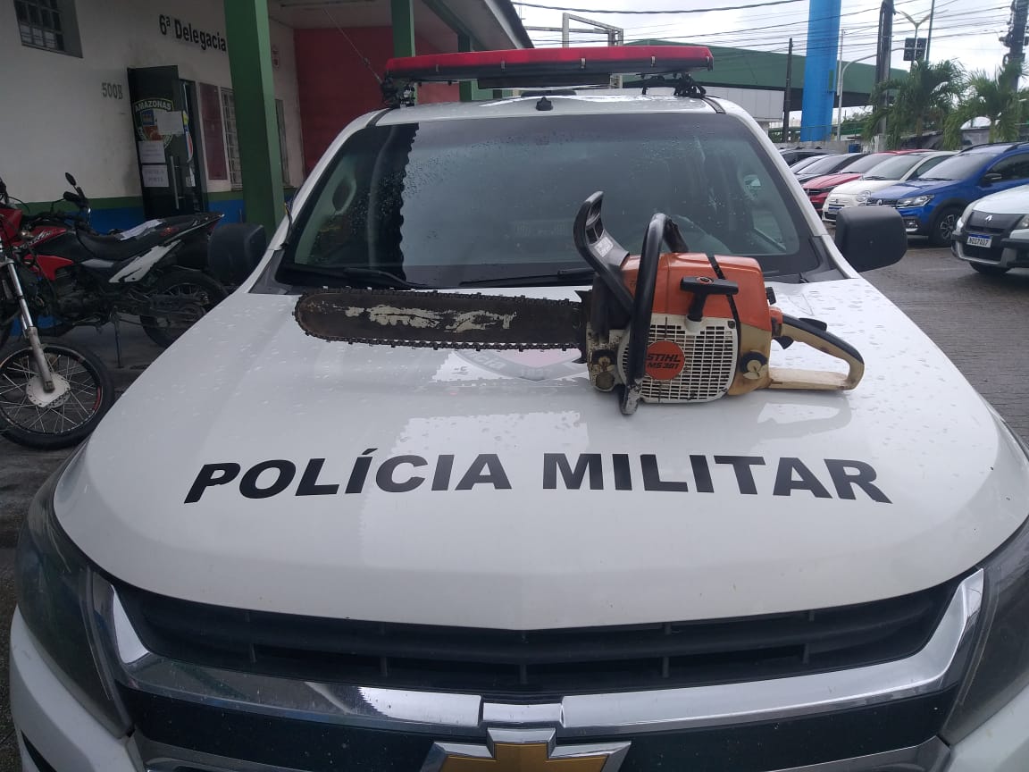 Com motosserra, homem é preso em flagrante por crime ambiental em Manaus
