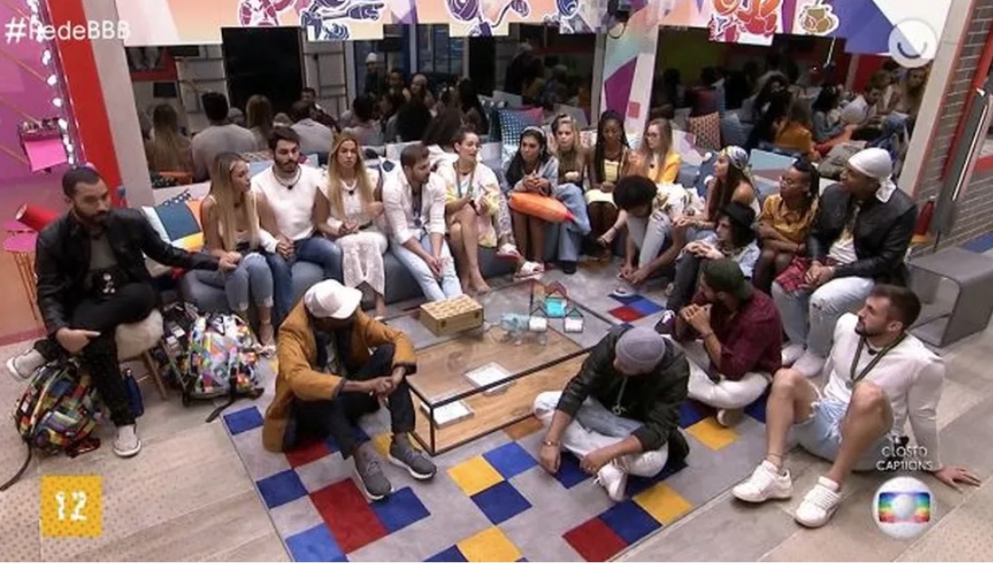 BBB21: Brothers voltam a ser confinados na casa para gravar 'dia 101'