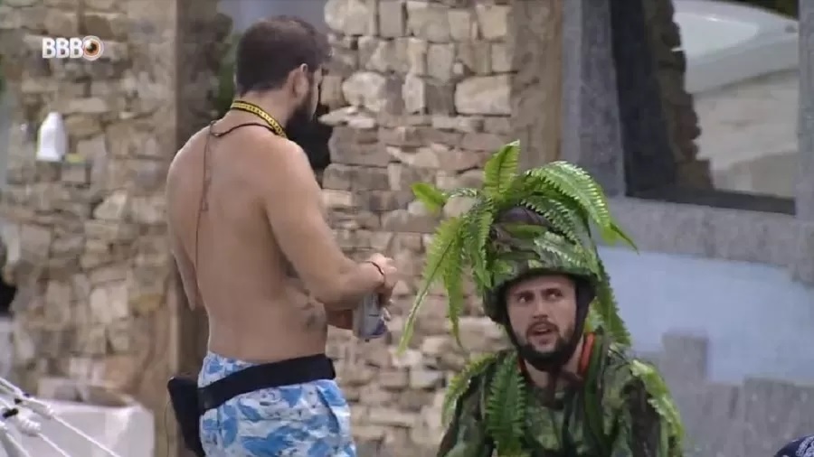 Irritado, Arthur 'briga' com produção do BBB21 e leva punição