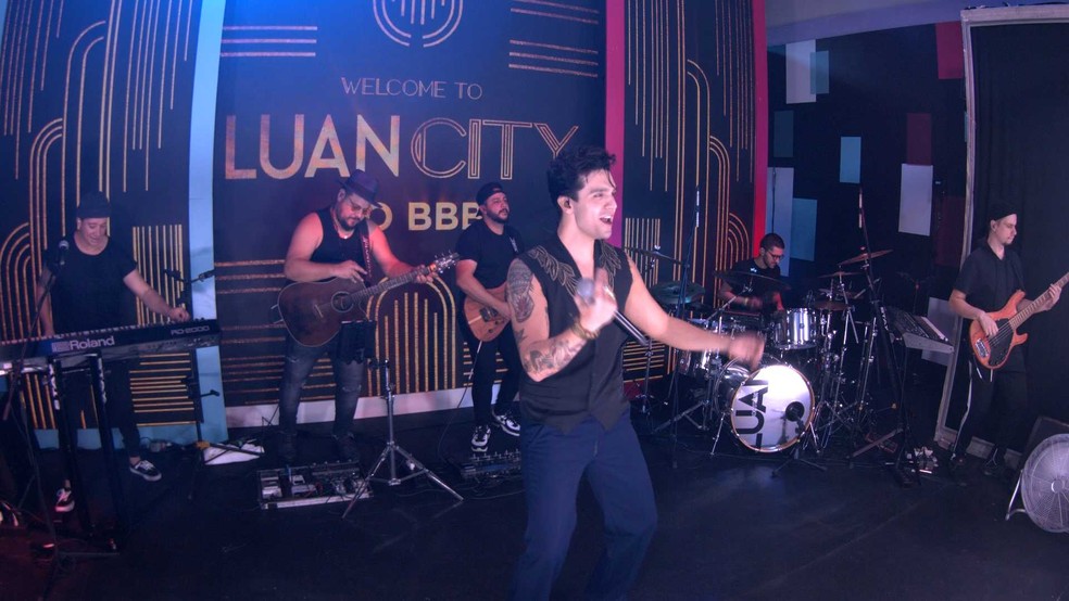 Luan Santana abre festival de música no BBB22; vídeo