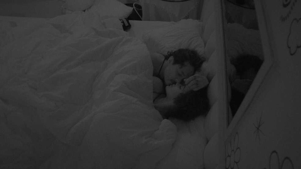 Eliezer se declara para Natália: 'quero te levar para a vida'