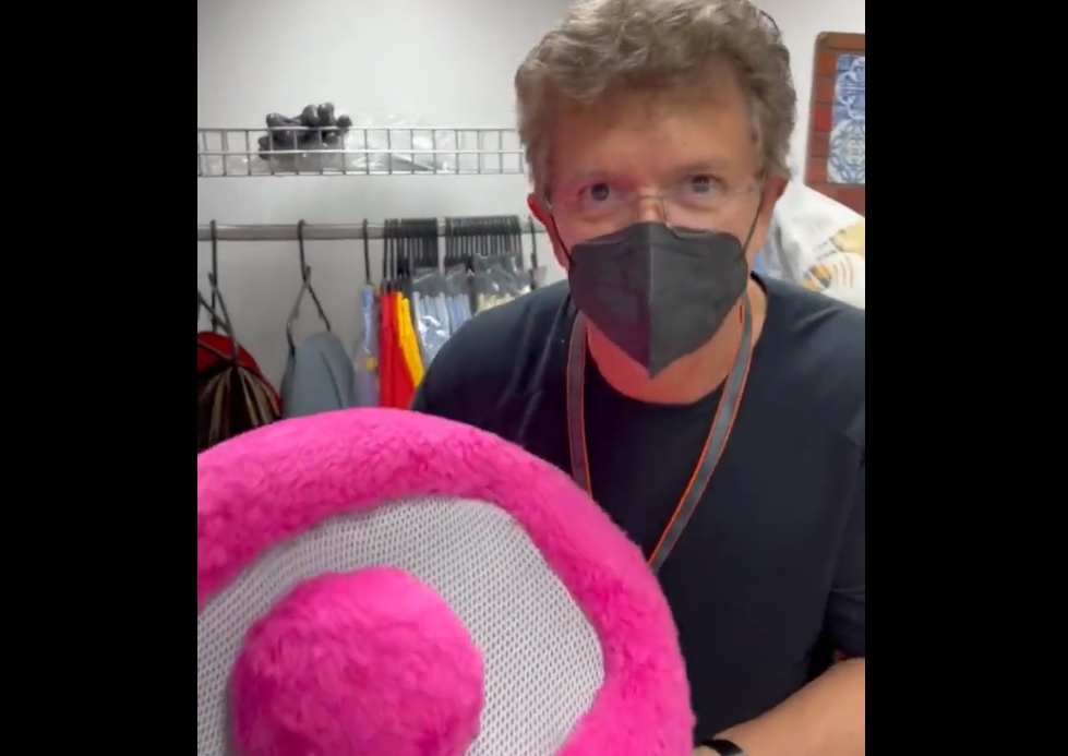 Disfarçado, Boninho aparecerá dentro do BBB22 na festa de hoje