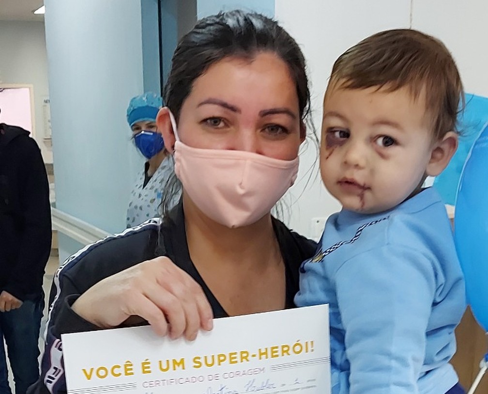 No dia das mães, bebê recebe alta após chacina em creche de Santa Catarina