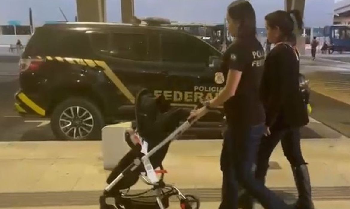 PF repatria bebê brasileira vítima de tráfico humano em Portugal