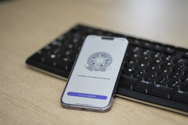 Quase 100 mil trabalhadores ainda podem sacar o Abono Salarial de 2023