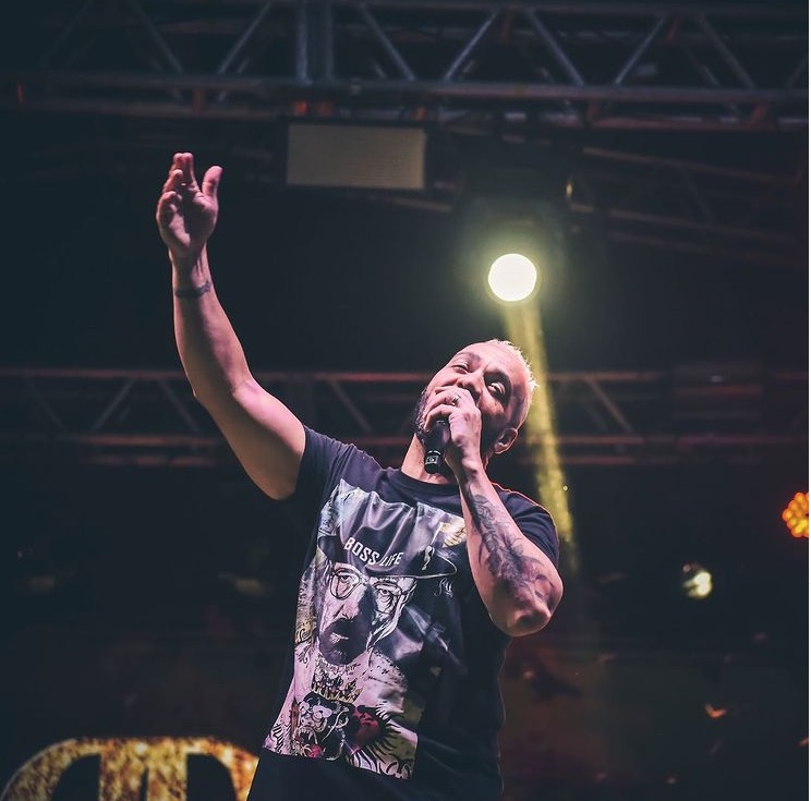 Após prisão, Belo fará show para 1.500 pessoas em São Paulo