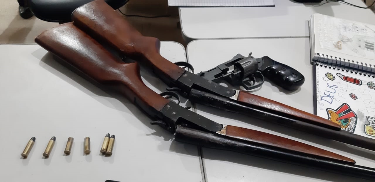 Garoto de 14 anos é detido ao ameaçar moradores com espingarda no Amazonas