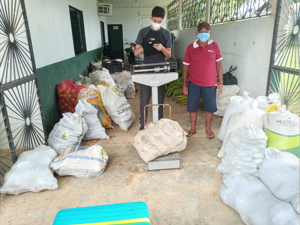 Idam entrega alimentos a famílias em vulnerabilidade no Amazonas