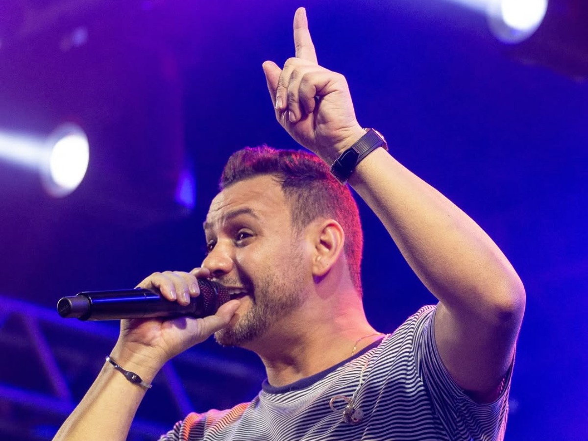 Cantor da banda Desejo de Menina é preso após show