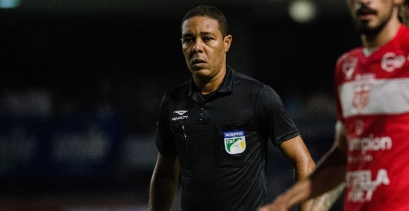 Arbitragem: Emerson Ricardo de Almeida, da Bahia, apita Flamengo x Amazonas