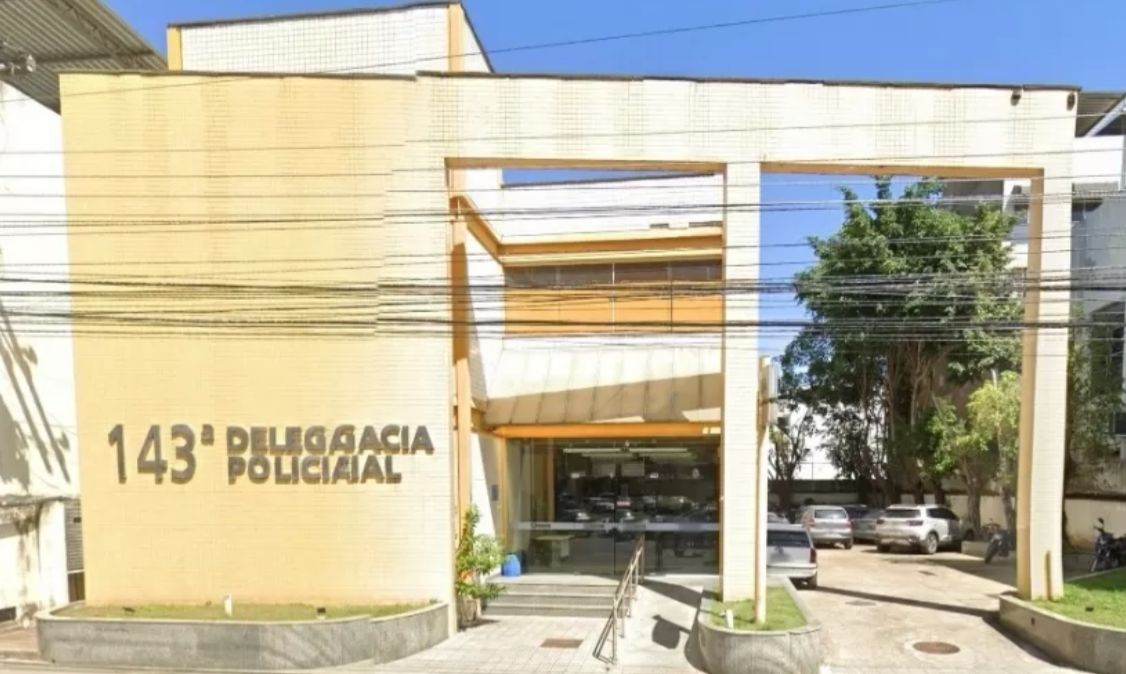 Namorada de adolescente que matou família no RJ é apreendida 