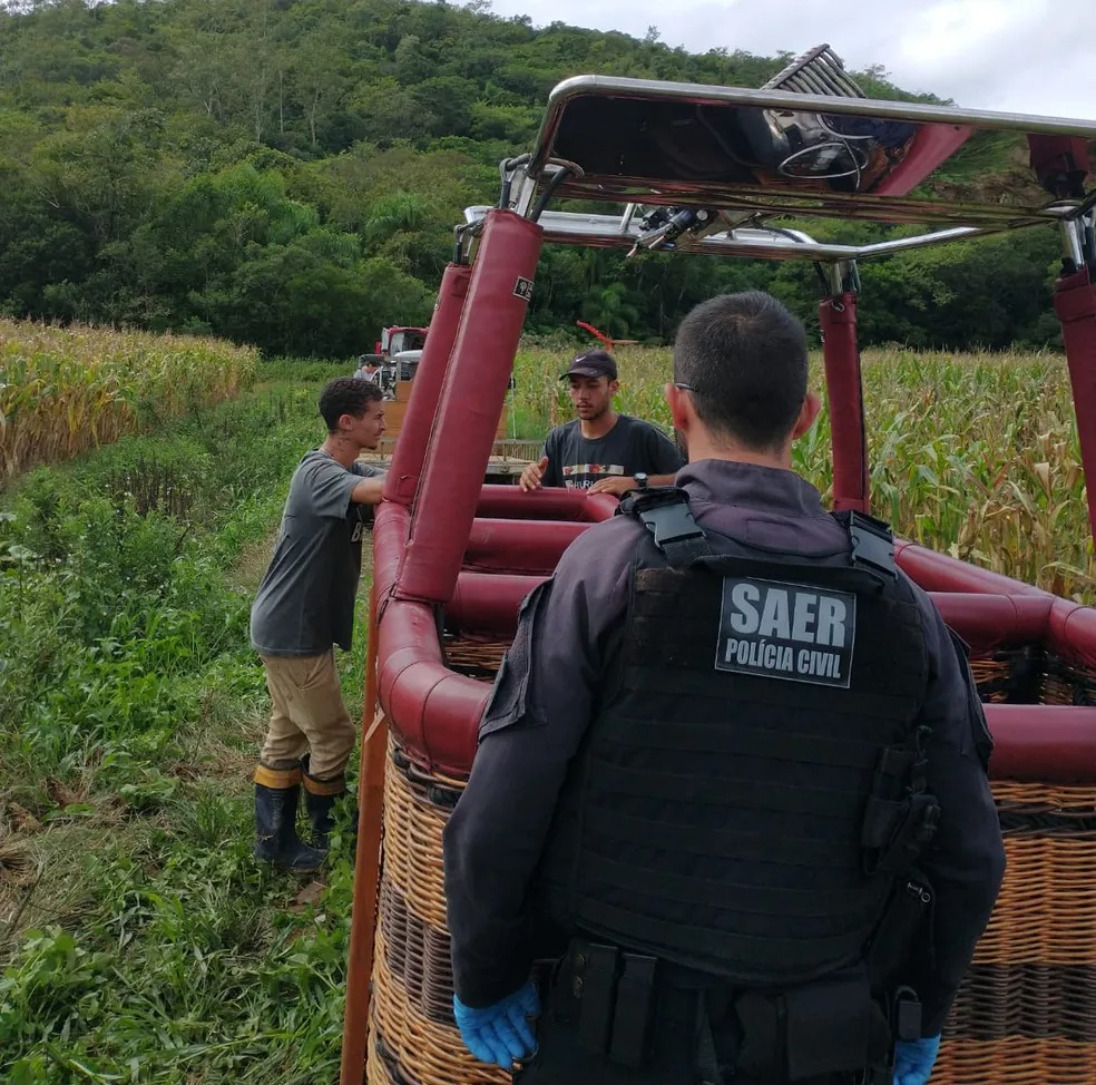 Balão com 9 pessoas cai durante passeio e deixa mulher com politraumatismo 