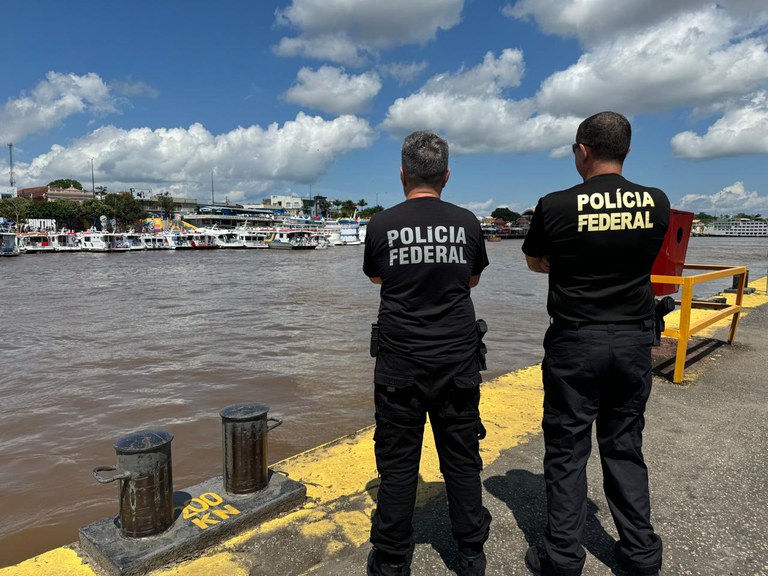 Polícia Federal fiscaliza voos e embarcações durante operação em Parintins