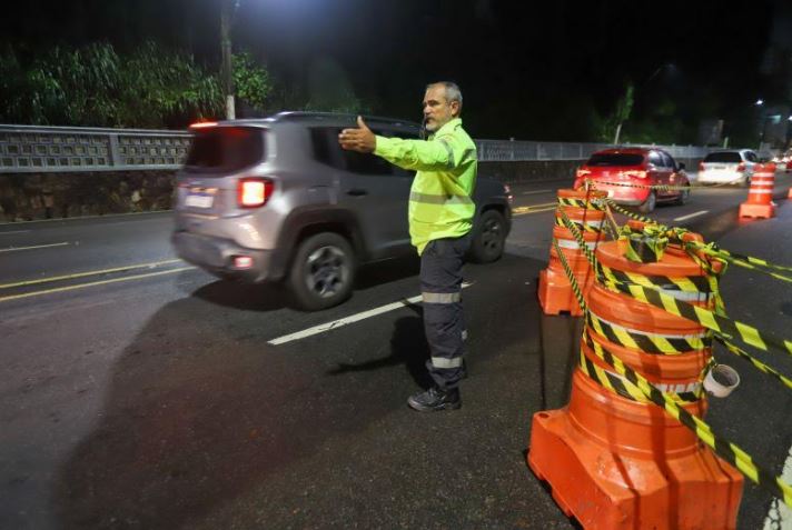 Trânsito é liberado na Avenida Mário Ypiranga Monteiro