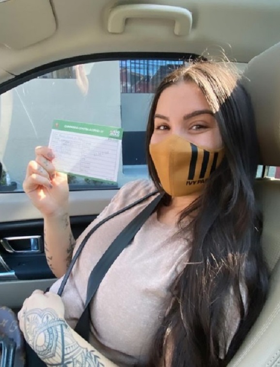 Ex-BBB Bianca Andrade, a Boca Rosa, é vacinada contra Covid; vídeo