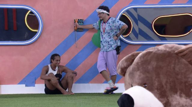 BBB 22: Sem necessidade, brothers fazem plantão ao lado do big fone