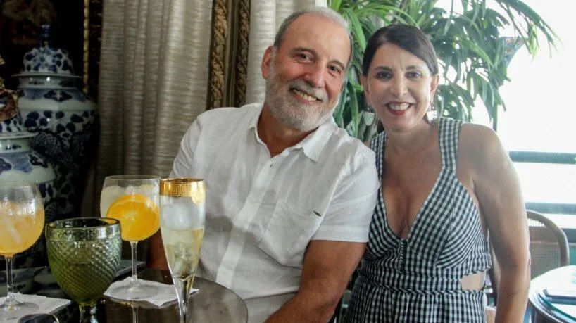 Bilionário brasileiro, mulher e cachorro são encontrados mortos em casa