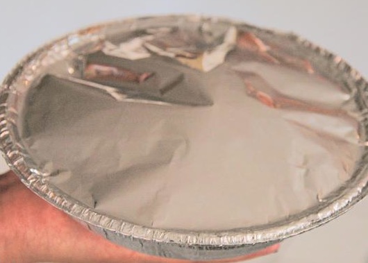 Após comer metade da marmita, homem percebe sacola com fezes humanas