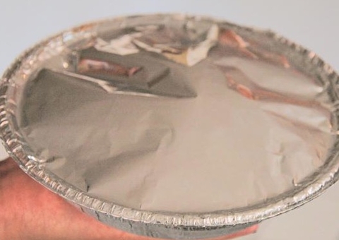 Após comer metade da marmita, homem percebe sacola com fezes humanas