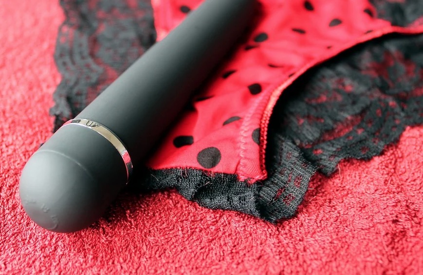 Homem é preso após agredir funcionária de sex shop com vibrador