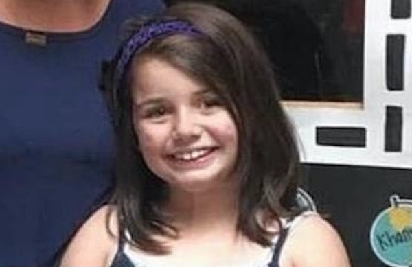 Menina morre por infestação de piolhos e pais são indiciados por homicídio