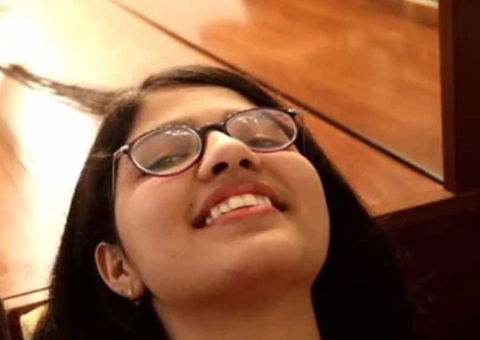 Saiba quem é a adolescente com cabelo mais comprido do mundo 