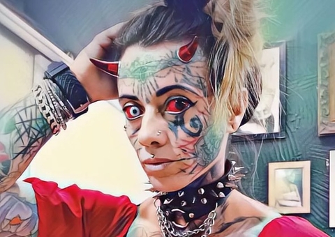 Mulher demônio confessa que pediu de Deus para inserir chifres