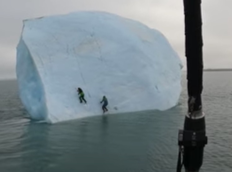 Exploradores quase são esmagados ao tentarem escalar iceberg no Polo Norte