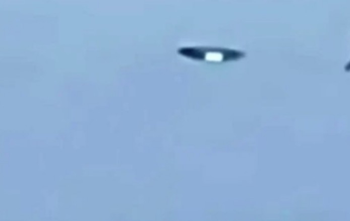 Vídeo: Aparição de ‘OVNI’ deixa motoristas em pânico