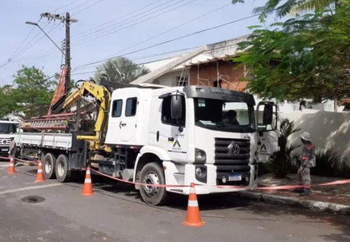 Bairros  ficam sem energia após temporal devastador em Manaus