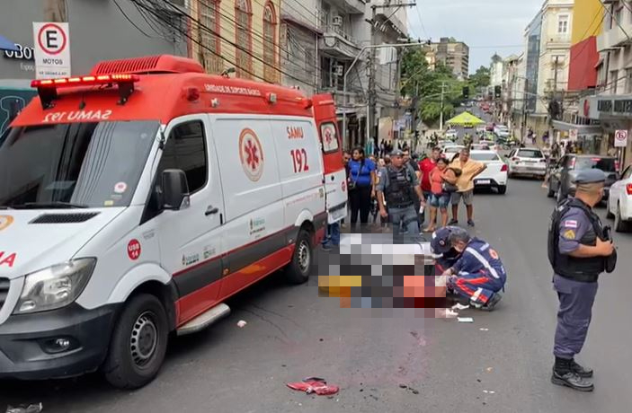 Homem morre após ser perseguido, atropelado e espancado no Centro de Manaus