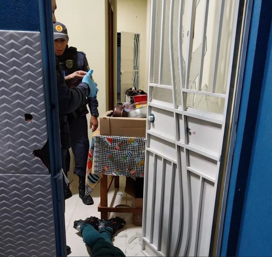 Adolescente é achado morto dentro de casa após tiroteio no Braga Mendes 