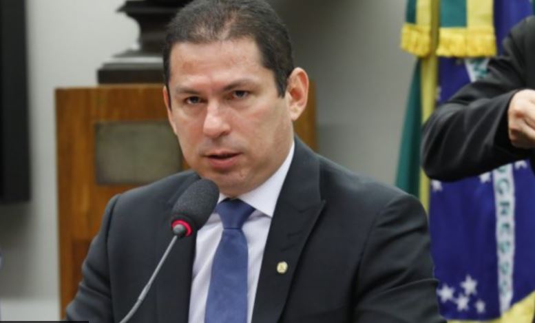 Marcelo Ramos aponta 'cheiro de armação' em LDO aprovada pelo Congresso
