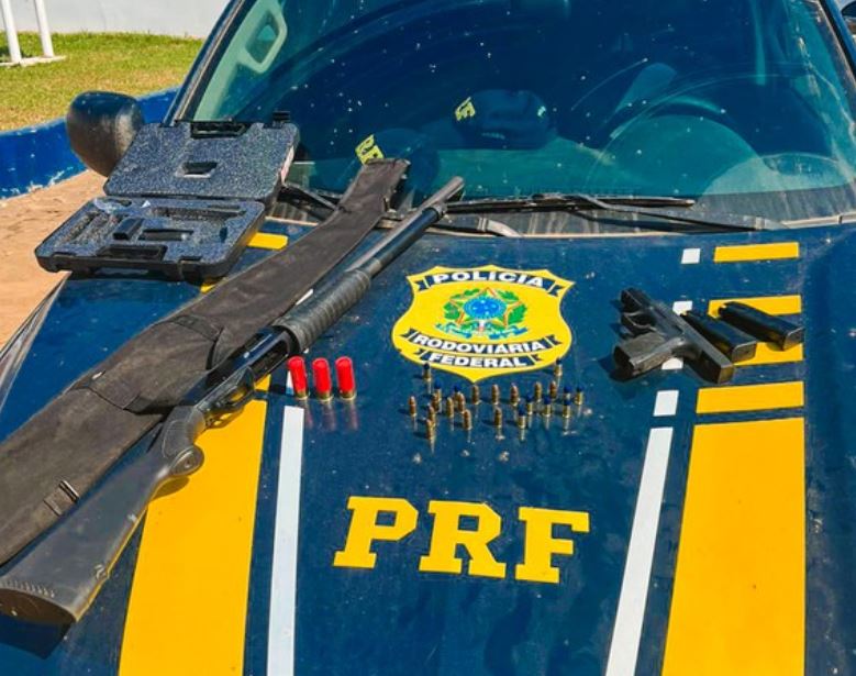 Operação da PRF prende homem com 4 armas escondidas em carro na BR-319