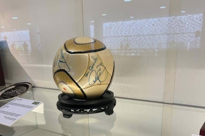 PM encontra bola assinada por Neymar que foi roubada durante invasão à Câmara