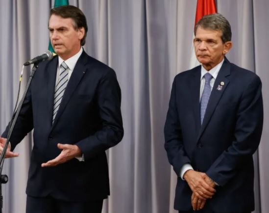 Ações da Petrobras despencam após Bolsonaro trocar comando da estatal