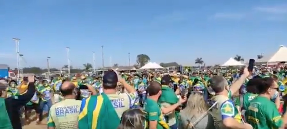 Bolsonaristas pedem intervenção militar em protesto em Brasília 
