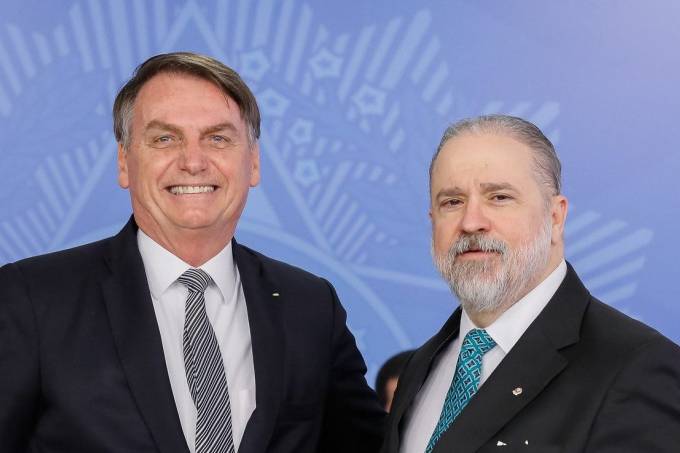 Bolsonaro ignora lista tríplice e indica Aras para novo mandato na PGR